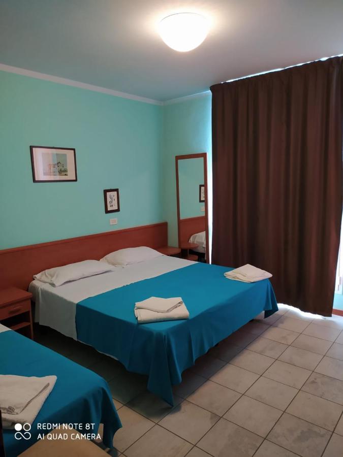 Hotel Blue Moon Rimini Exteriör bild