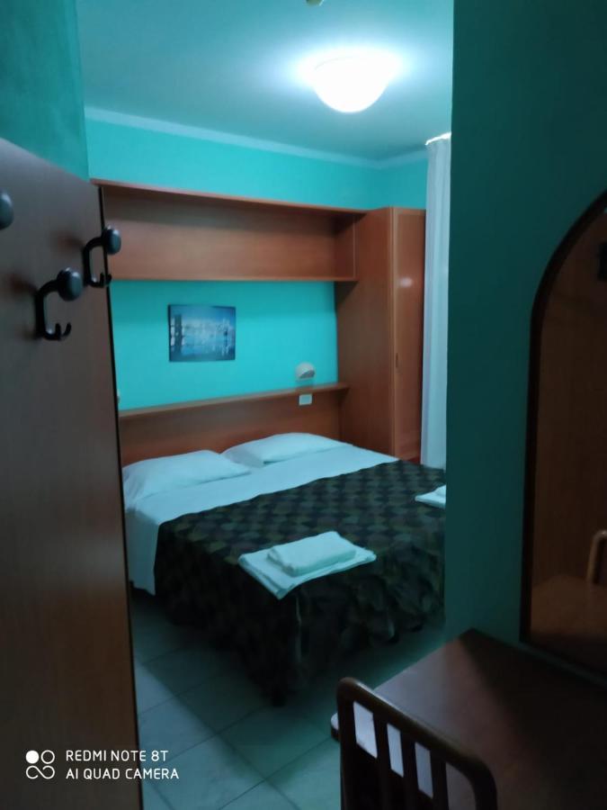 Hotel Blue Moon Rimini Exteriör bild