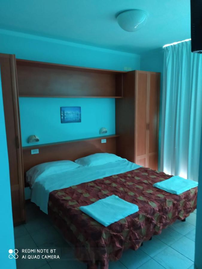 Hotel Blue Moon Rimini Exteriör bild