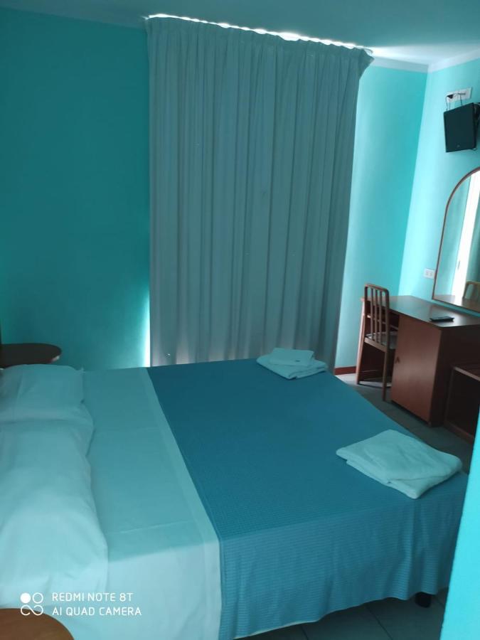 Hotel Blue Moon Rimini Exteriör bild