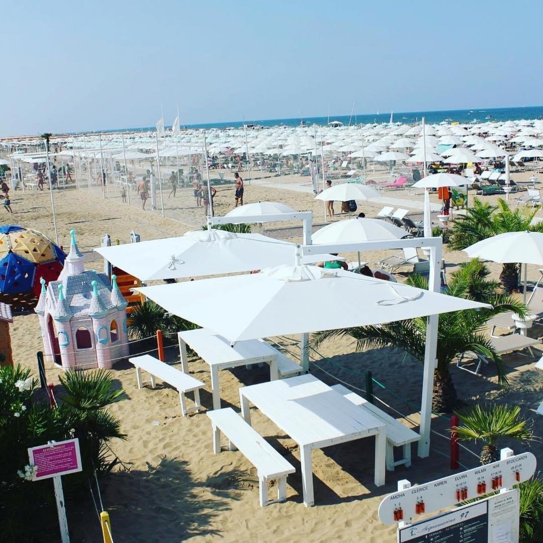 Hotel Blue Moon Rimini Exteriör bild