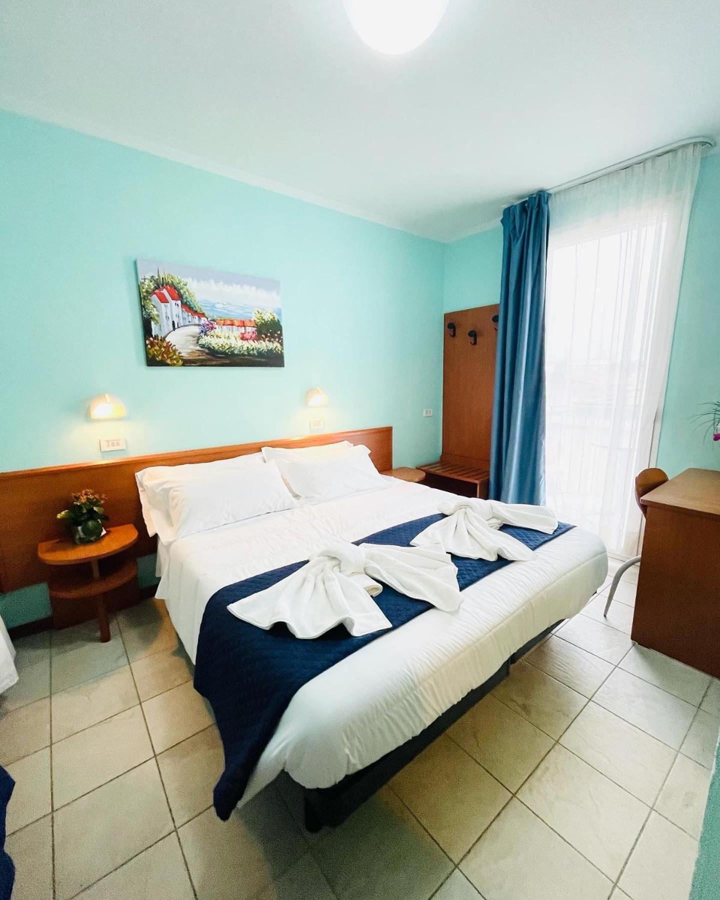 Hotel Blue Moon Rimini Exteriör bild