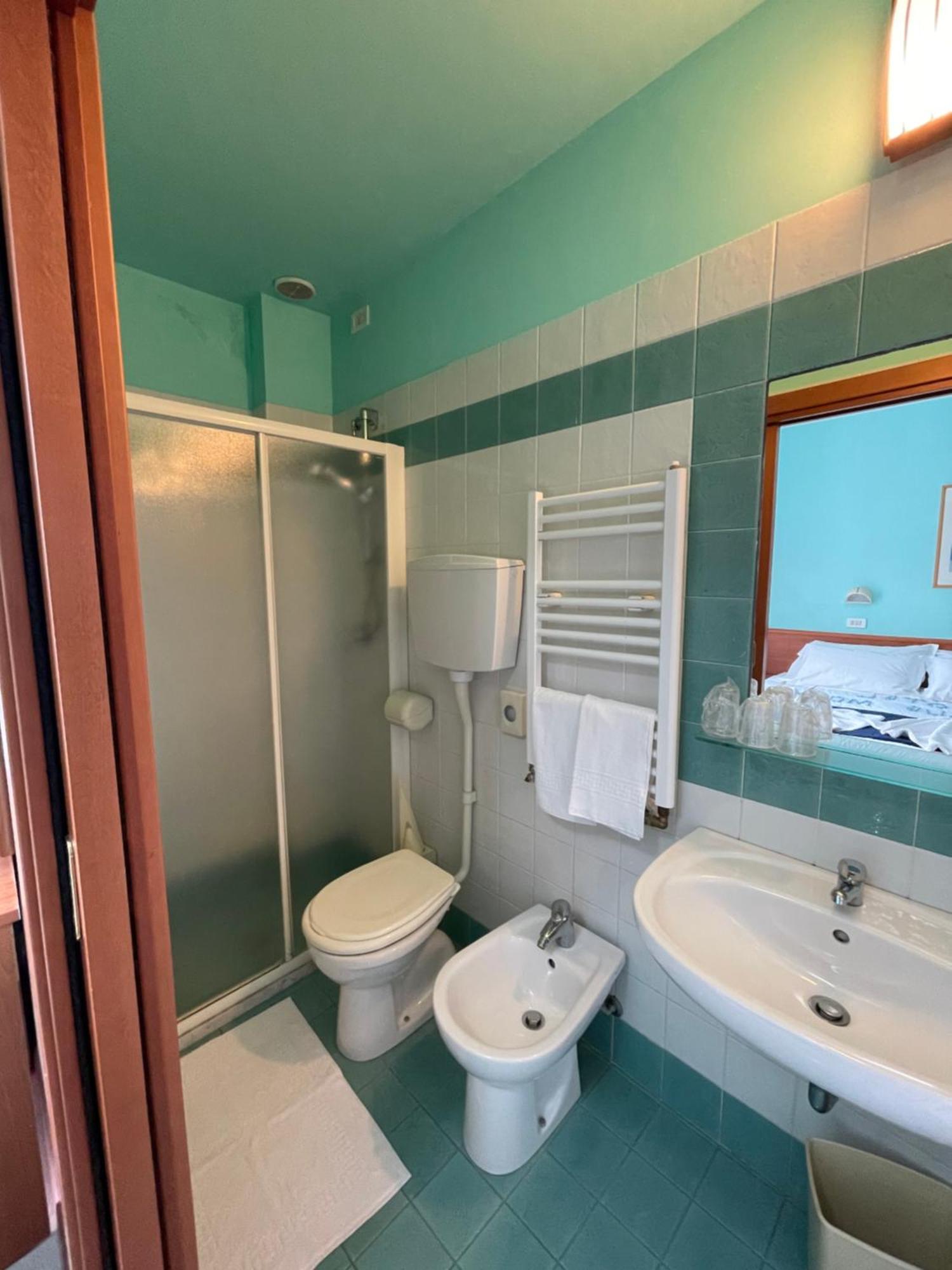 Hotel Blue Moon Rimini Exteriör bild