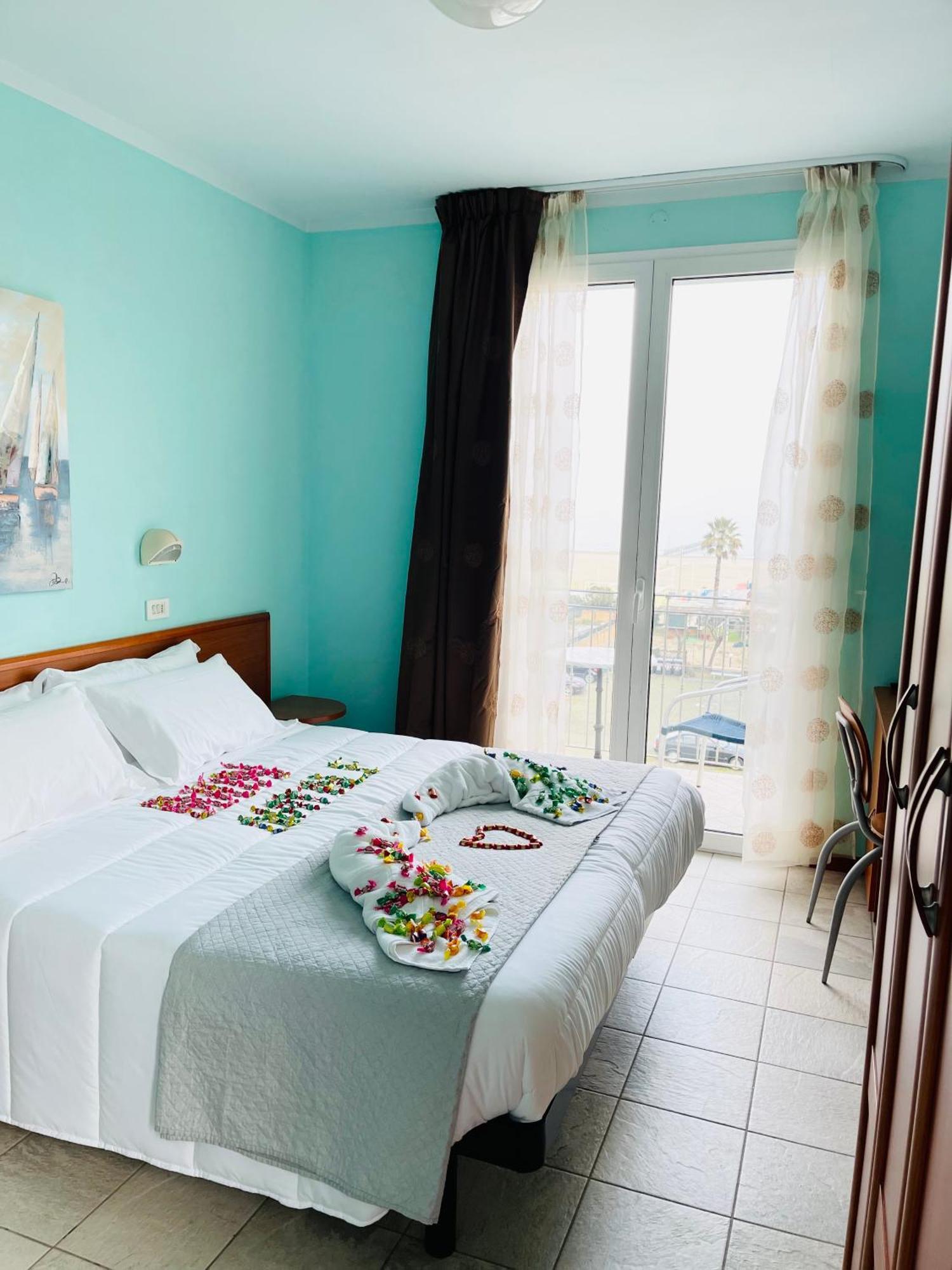 Hotel Blue Moon Rimini Exteriör bild