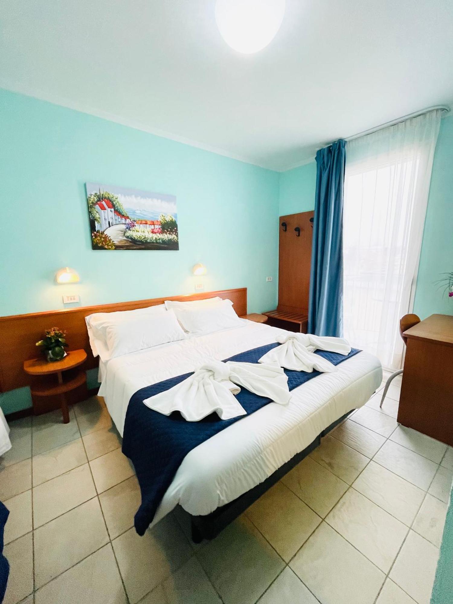 Hotel Blue Moon Rimini Exteriör bild
