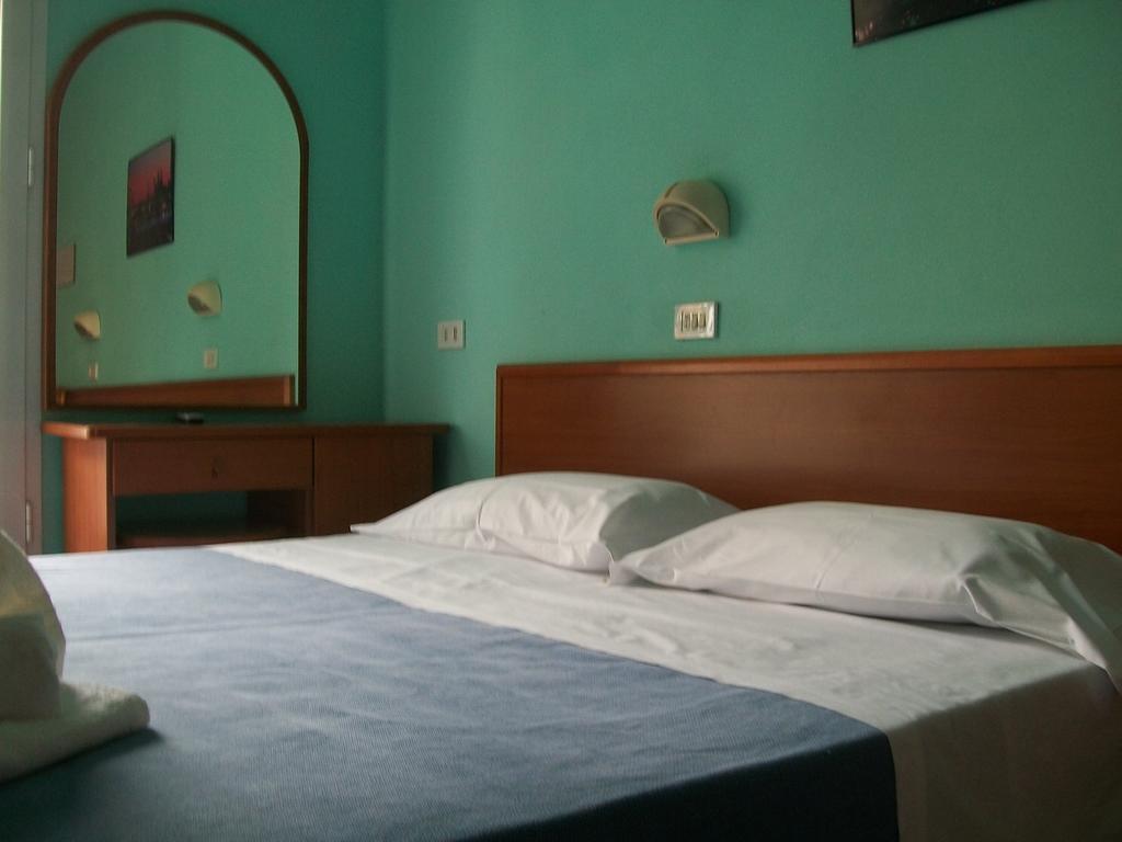Hotel Blue Moon Rimini Exteriör bild